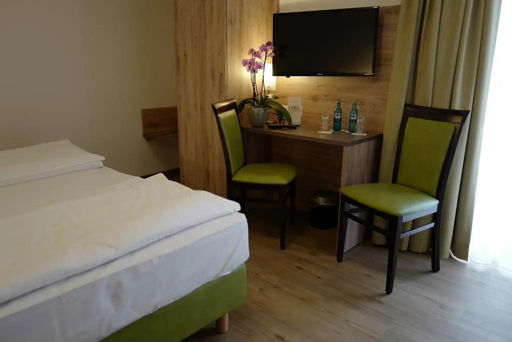 Hotel Stern Gersthofen 3*,